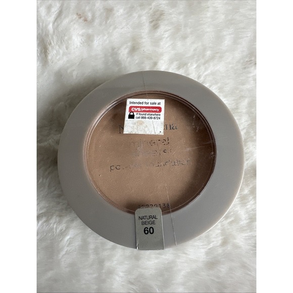 Neutrogena Other - Neutrogena 60 NATURAL BEIGE Mineral Sheers Powder Foundation Sealed 0.34oz HTF